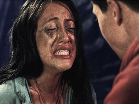 Маньяк заставил брата трахнуть бутылкой свою сестру и полизать ей пизду