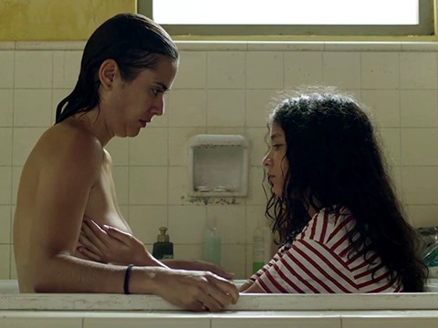 Мать не догадывается, что ее дочь лесбиянка